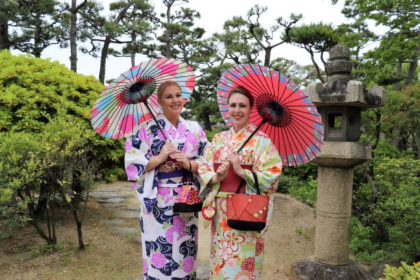 Take Photos in Kimono While Visiting Shinkeien Kurashiki!