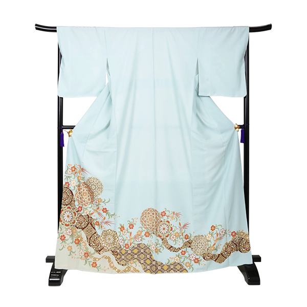 薄水色に花輪流し