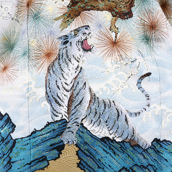 左に富士、背に鷹と虎、針松(練色)