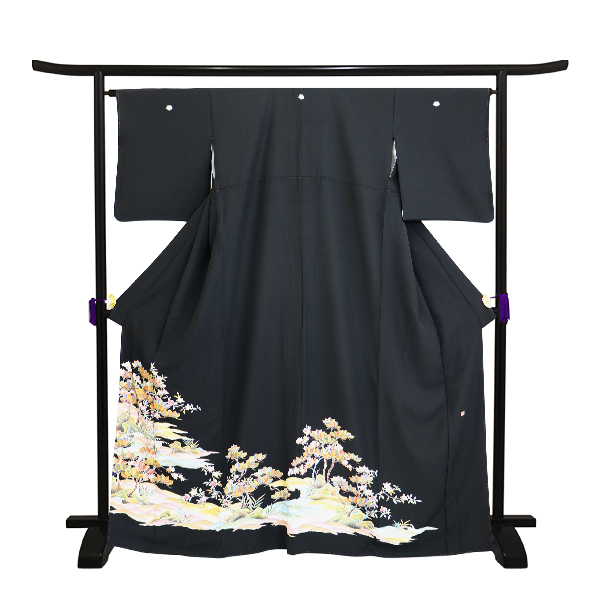 華やかな木々と波