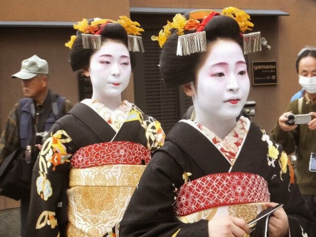 祇園舞妓さんのお仕事って 京都着物レンタルwargo