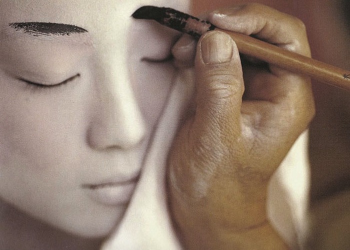 geisha eye makeup