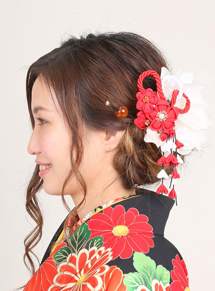 袴 に似合うヘアスタイル 髪飾り