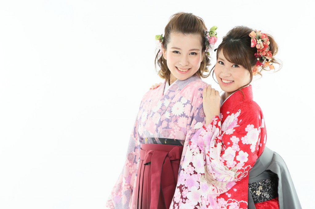 卒業式の袴に似合う振袖はこれだ 袴と髪型の組み合わせもチェックしよう 京都着物レンタルwargo