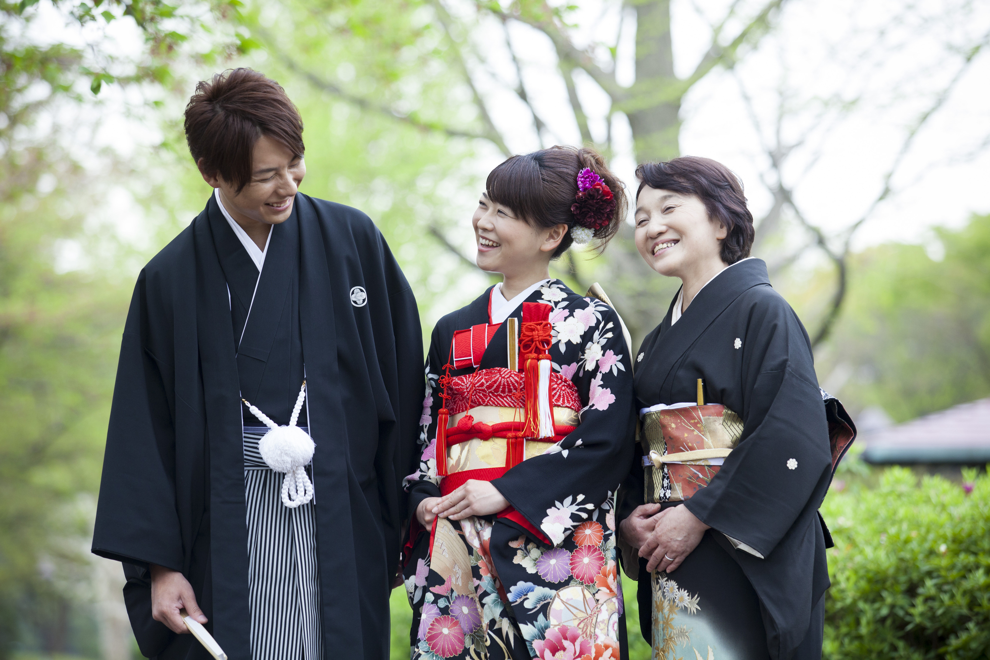 結婚式に着る振袖のマナーや注意点とは 振袖の色にも注意しよう 京都着物レンタルwargo