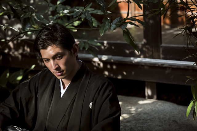 男の袴の着付け方とは 成人式 卒業式 結婚式もこれで安心 京都着物レンタルwargo