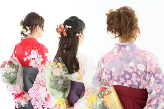 卒業式で着る袴の値段はいくら レンタルと購入の相場を比較 京都着物レンタルwargo
