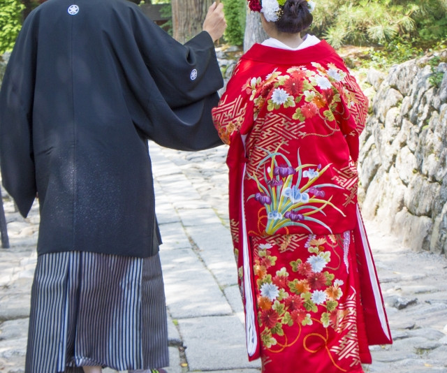 袴の男性と着物の女性
