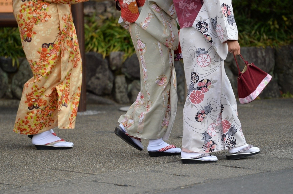 着物 色無地 比翼付き ステッチ